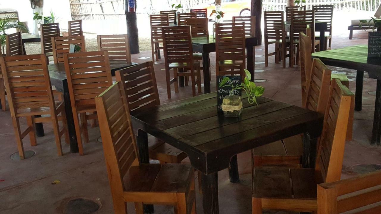 Hotel Jungle House &